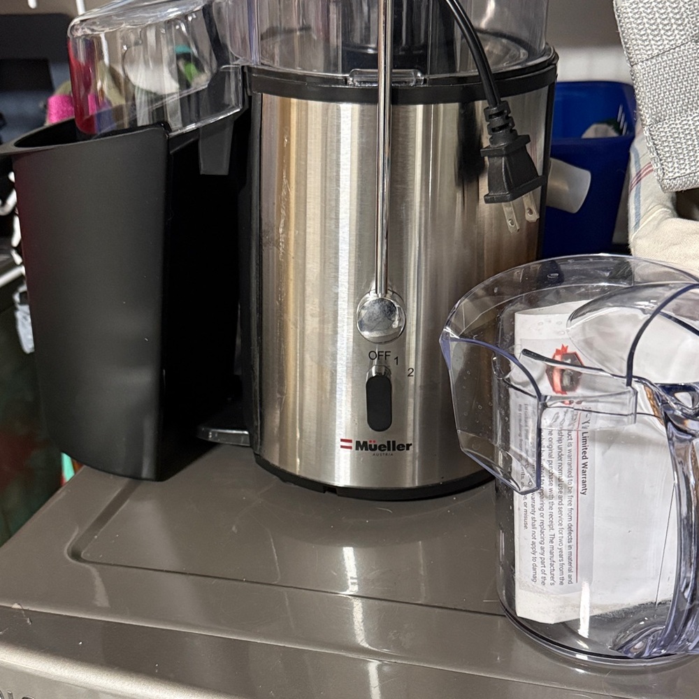 Mueller Stainless Steel Juicer with Black Finish